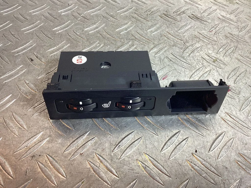 Seat heating switch – Lexus RX III (2008-2015)