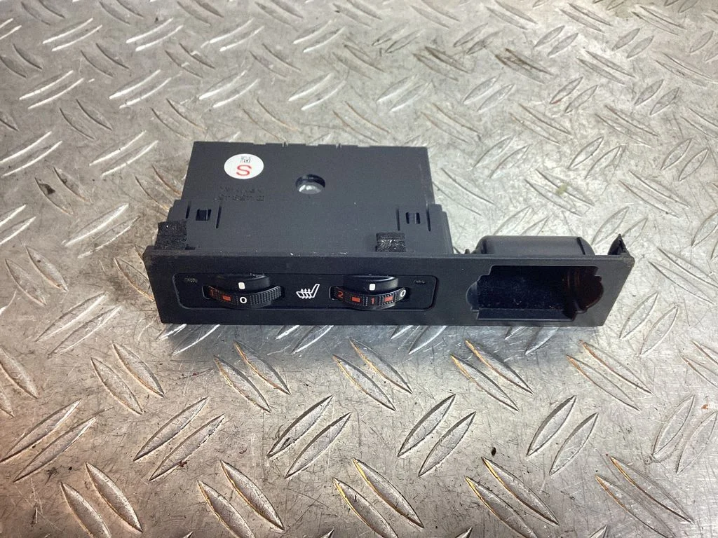 Seat heating switch – Lexus RX III (2008-2015)