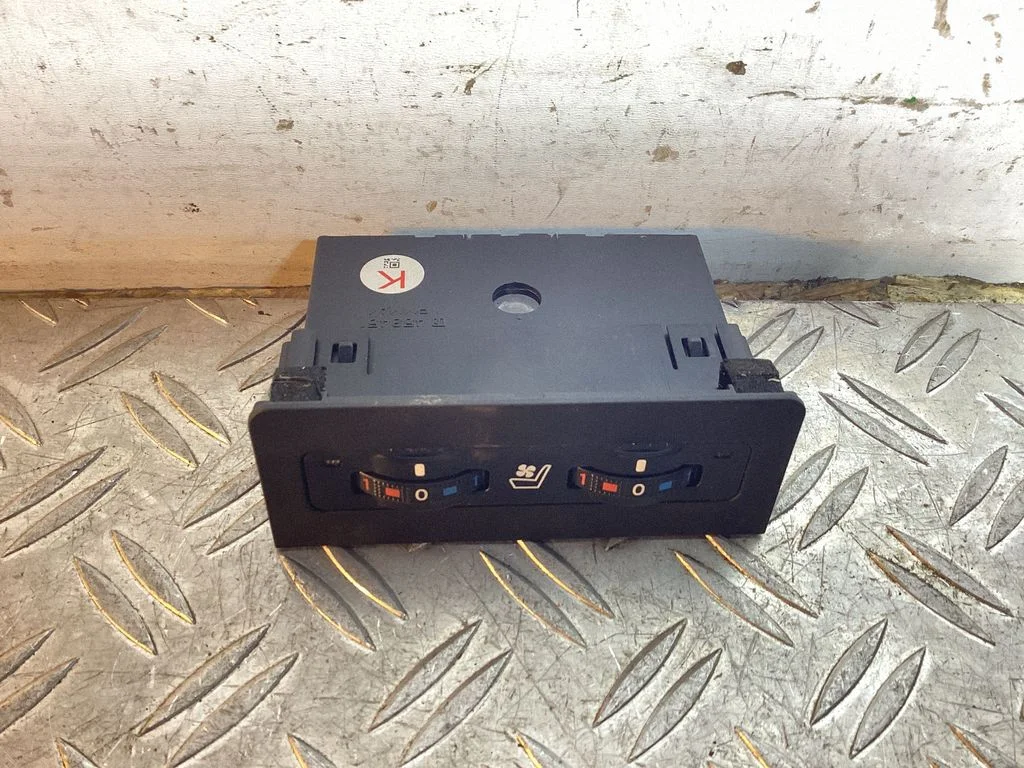 Seat heating switch – Lexus RX III (2008-2015)
