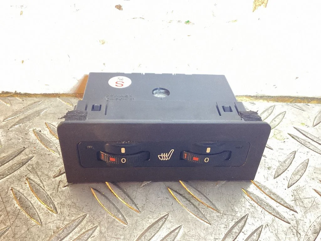 Seat heating switch – Lexus GS 250 350 300H 450H (2013-)