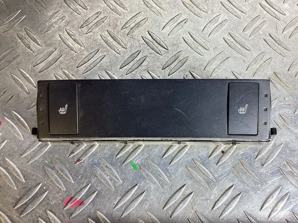 Seat heating switch 8475224010