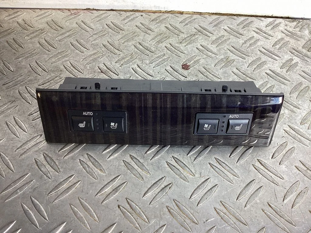 Seat heating switch – Lexus GS 250 350 300H 450H (2013-)