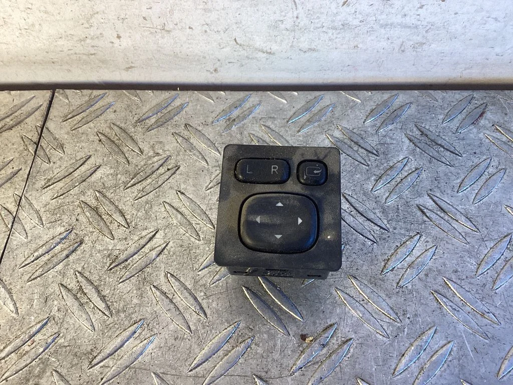 Wing mirror switch – Toyota Land Cruiser (J150) (2009-)