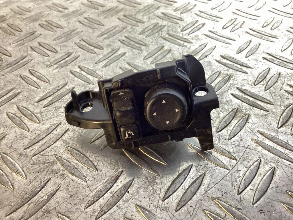 Küljepeeglite lüliti – Nissan Qashqai (2014-2016)