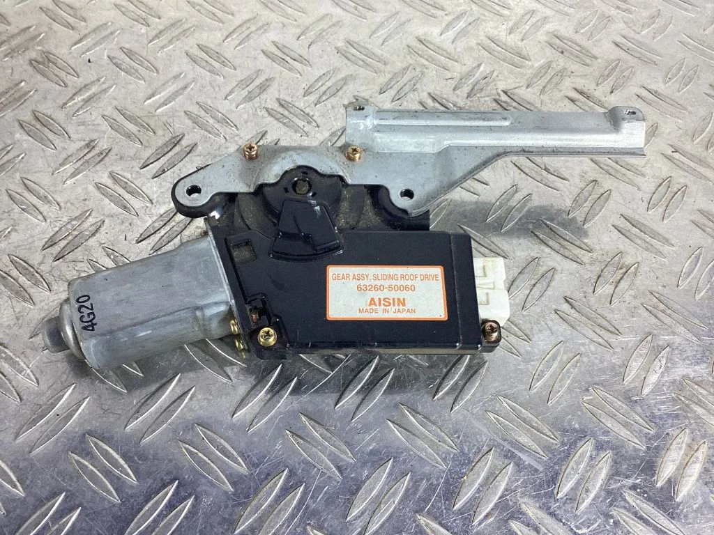 Sunroof motor/actuator – Lexus LS UCF30 (2001-2007)