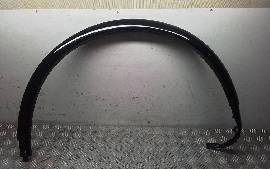 Rear arch trim 7P5853827