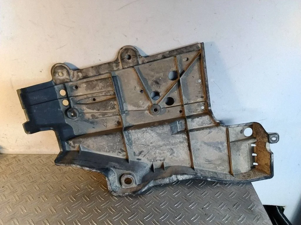 Wykładzina skrzyni ładunkowej – Toyota RAV 4 (XA40) (2012-2018)