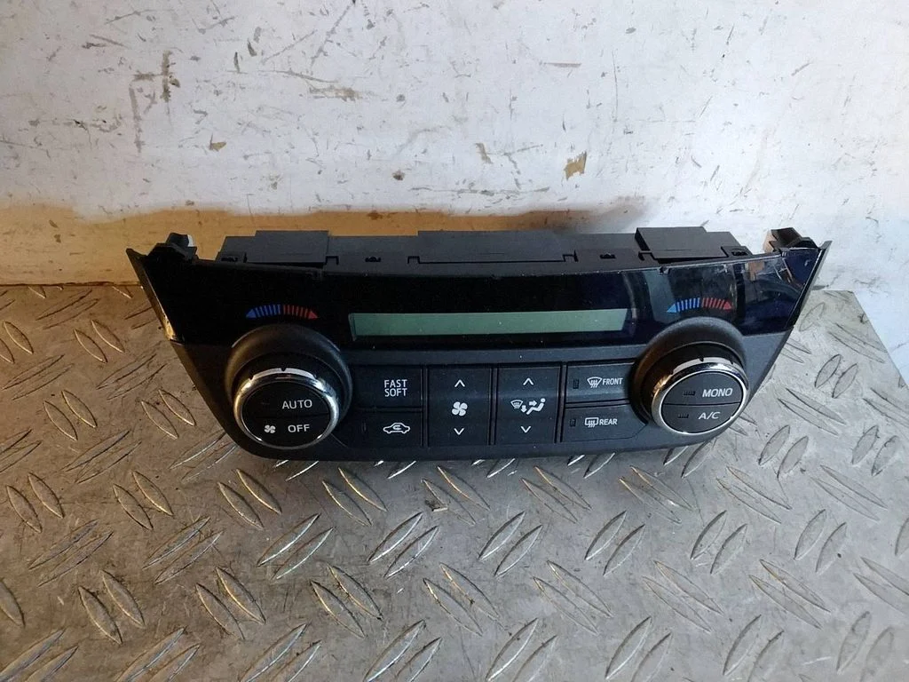 Climate control unit – Toyota RAV 4 (XA40) (2012-2018)