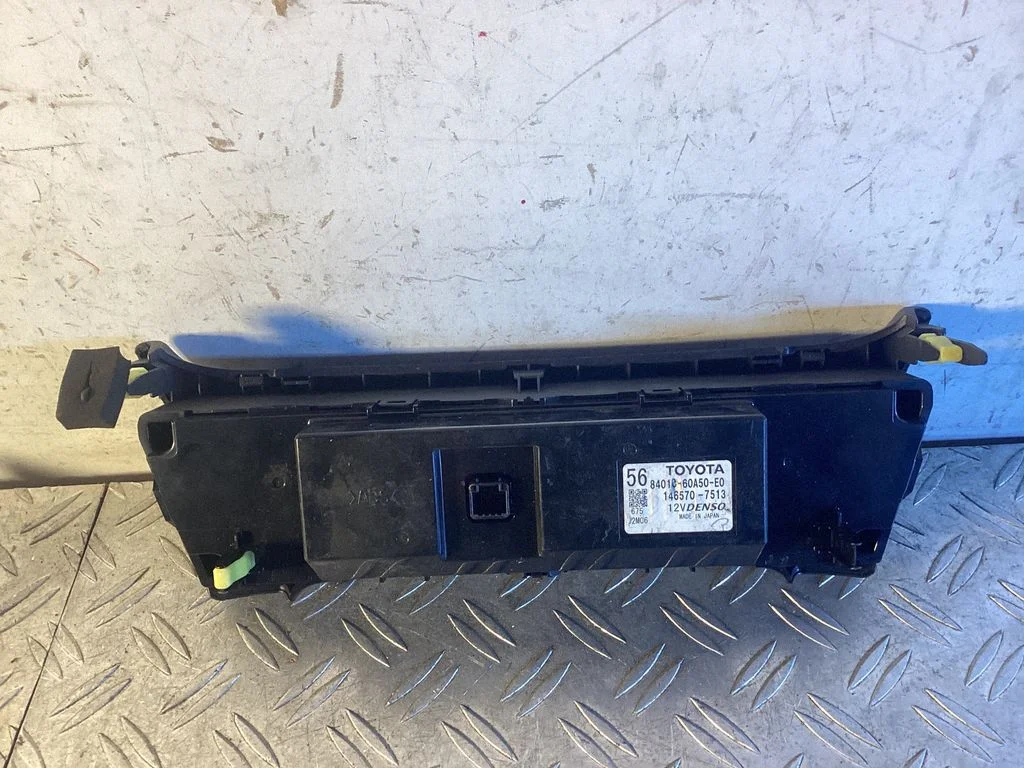 Climate control unit – Toyota Land Cruiser (J100) (1998-2007)