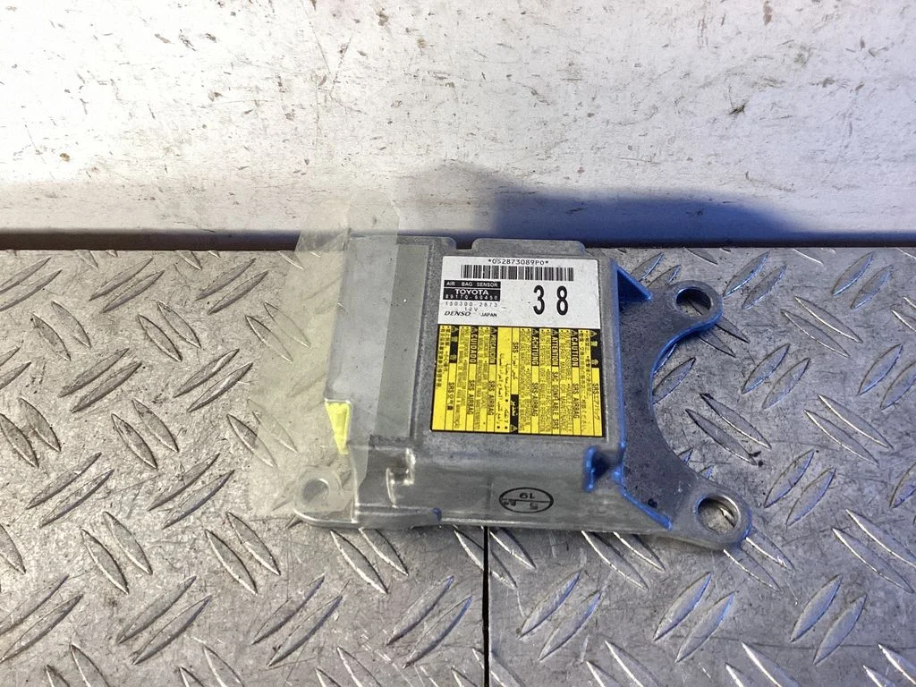 Airbag control unit/module – Toyota Land Cruiser (J150) (2009-)