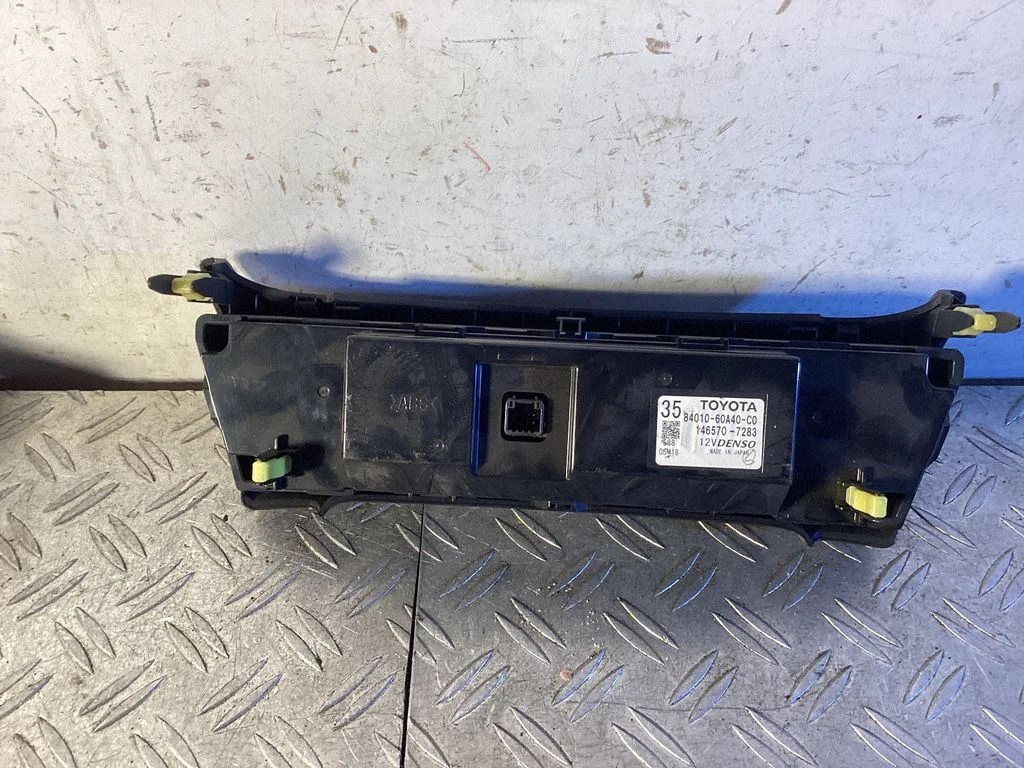 Climate control unit – Toyota Land Cruiser (J150) (2009-)