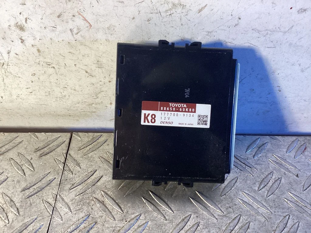 Climate control unit – Toyota Land Cruiser (J150) (2009-)