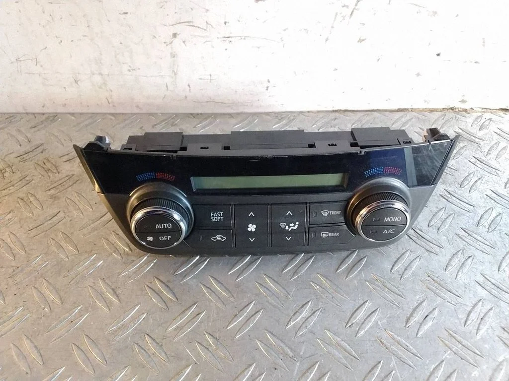 Climate control unit – Toyota RAV 4 (XA40) (2012-2018)