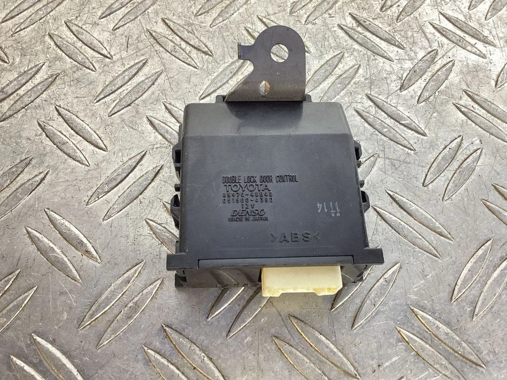 Door central lock control unit/module – Lexus RX 450H (2016-)