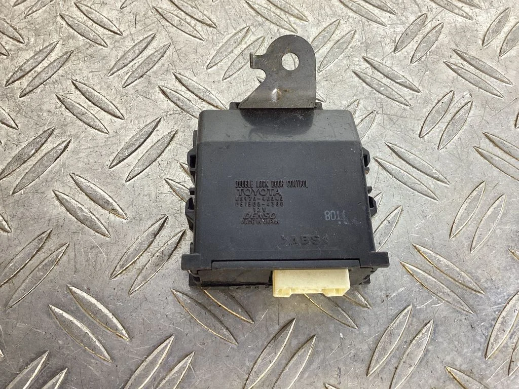 Door central lock control unit/module – Lexus RX 450H (2016-)