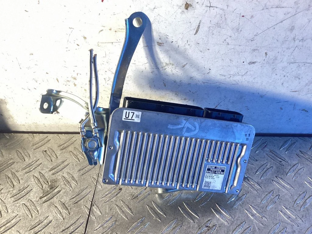 Engine control unit/module – Toyota RAV 4 (XA40) (2012-2018)