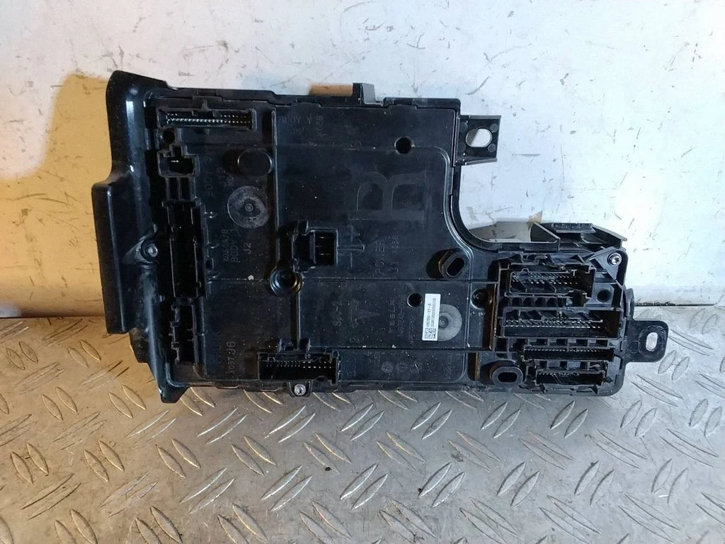 Central body control module – Tesla Model Y (2020-)