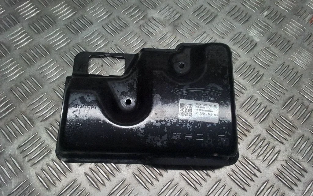 Central body control module – Tesla Model Y (2020-)