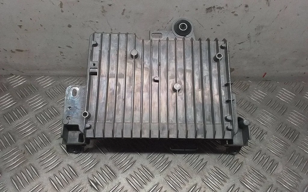 Central body control module – Tesla Model Y (2020-)