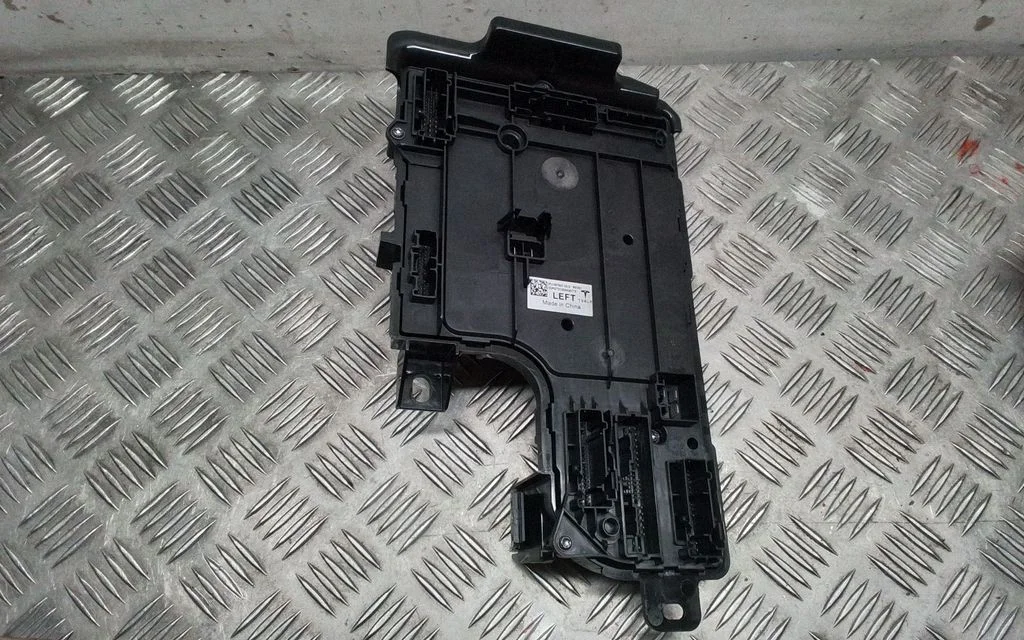 Central body control module – Tesla Model Y (2020-)
