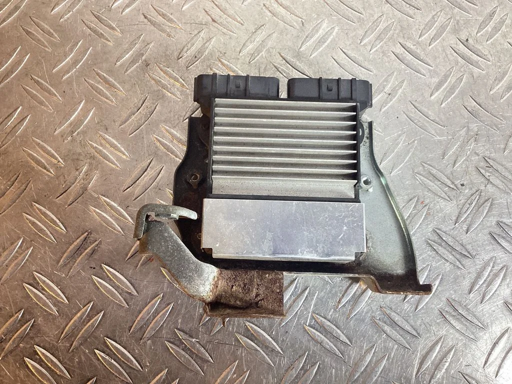 Central body control module – Toyota Land Cruiser (J200) (2008-)