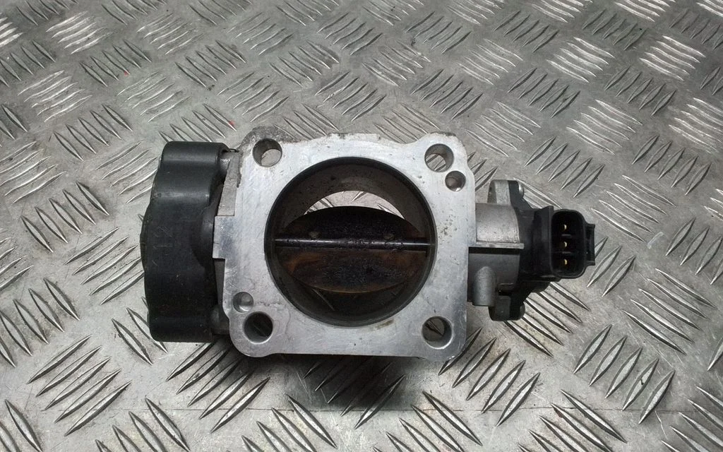 Throttle valve – Toyota Land Cruiser (J120) (2002-2009)