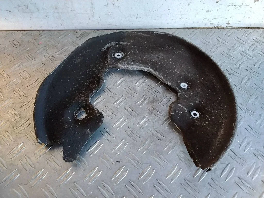 Rear brake disc plate dust cover – Porsche Macan (95B) (2019-)
