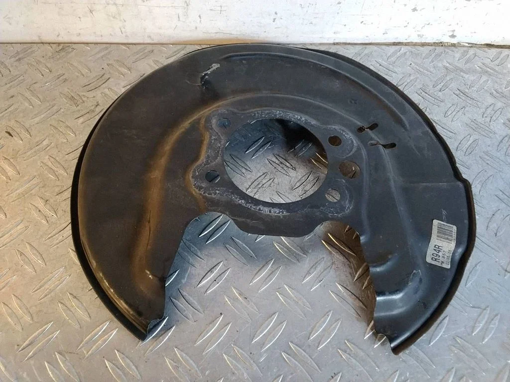 Rear brake disc plate dust cover – rear right