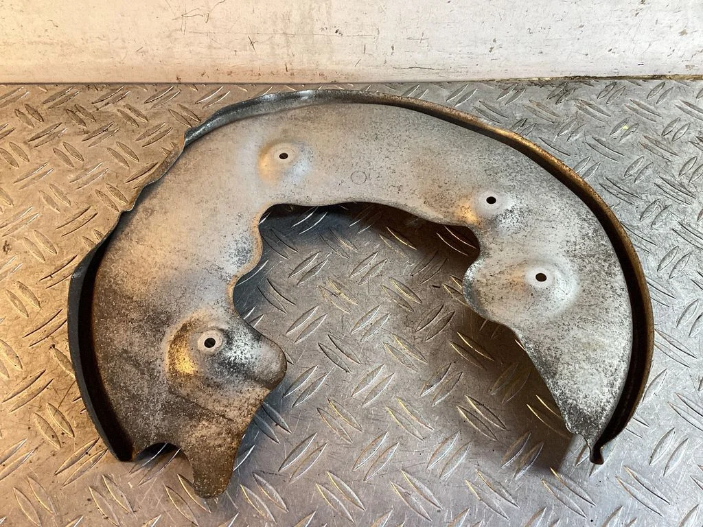 Rear brake disc plate dust cover – Porsche Macan (95B) (2019-)