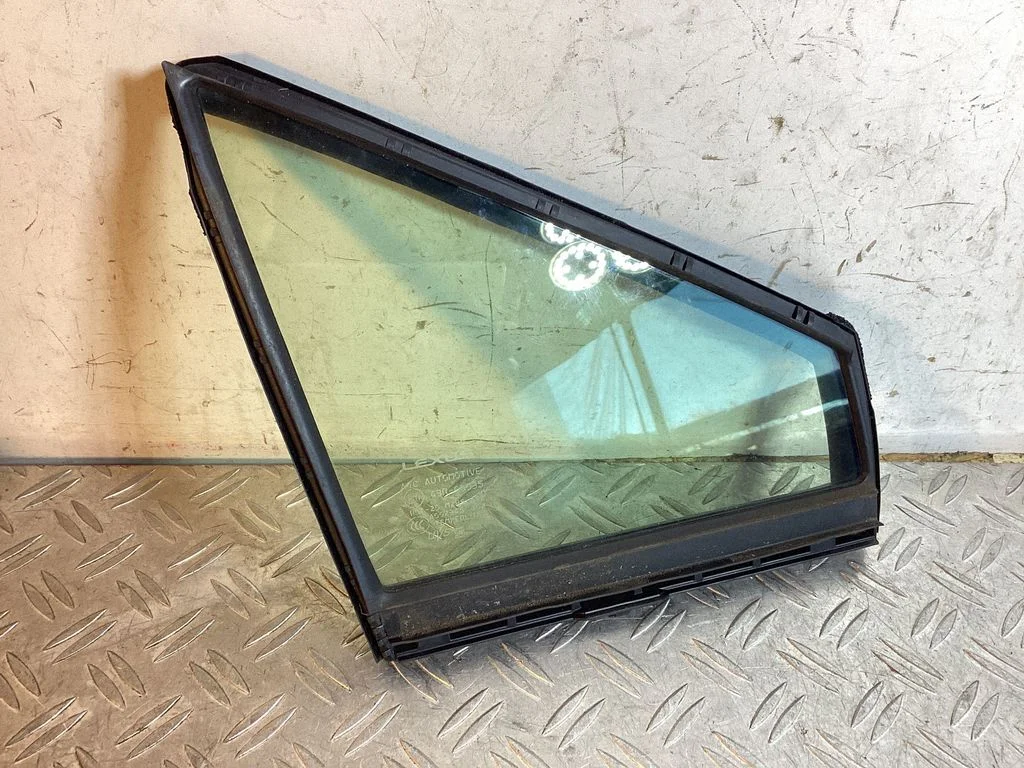 Front door vent window glass four-door – Lexus RX 450H (2016-)