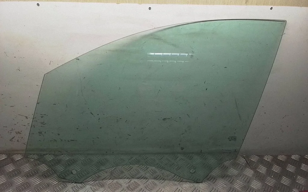 Front door window glass four-door – Porsche Macan (95B) (2019-)