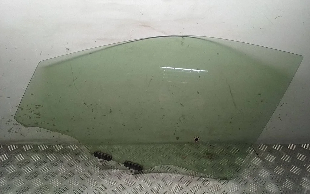 Front door window glass four-door – Toyota RAV 4 (XA50) (2018-)