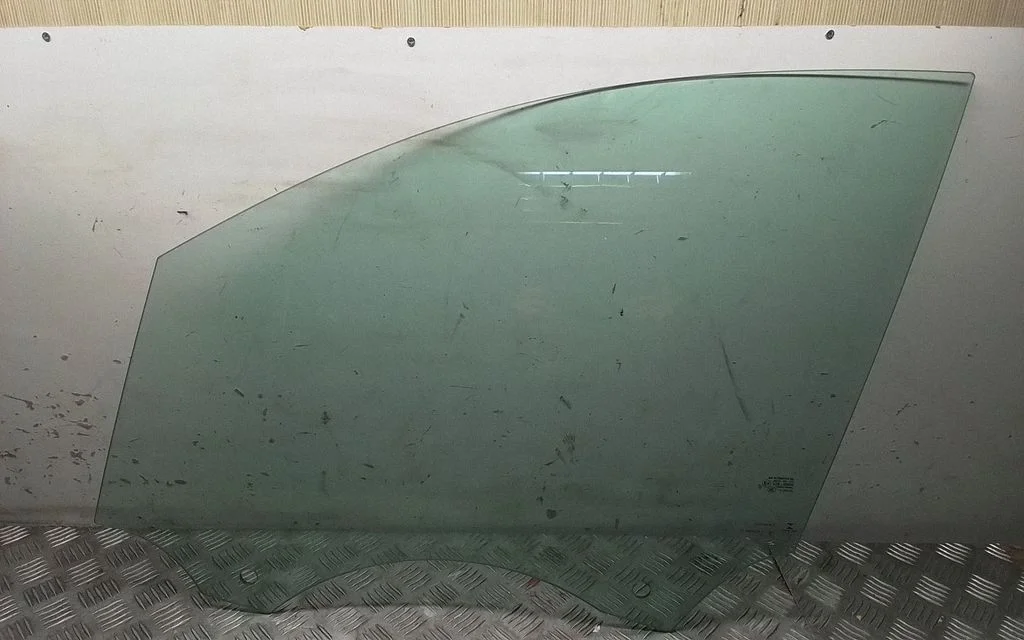 Front door window glass four-door – Porsche Macan (95B) (2019-)
