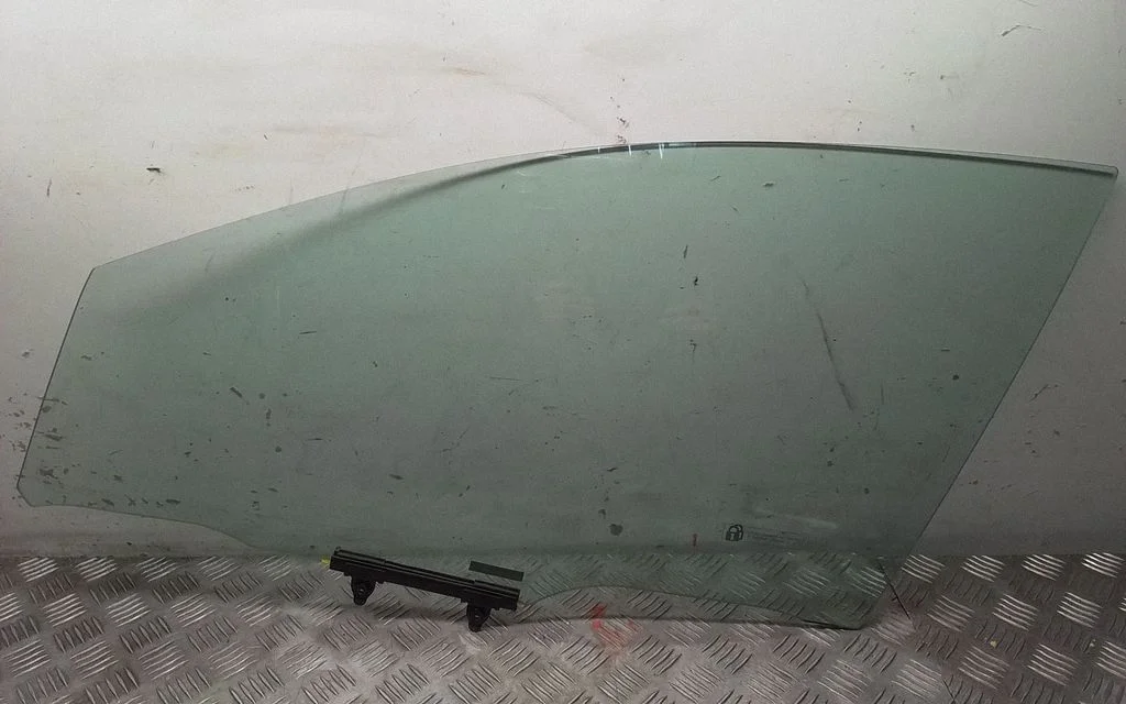 Front door window glass four-door – Lexus NX (2021-)