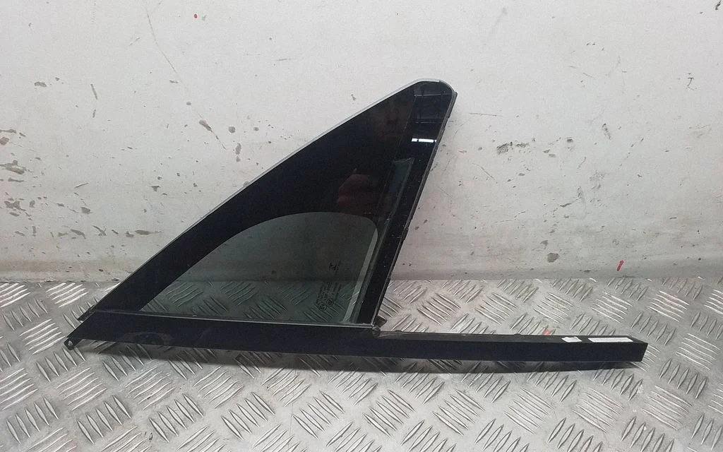 Front door vent window glass four-door – Porsche Macan (95B) (2019-)