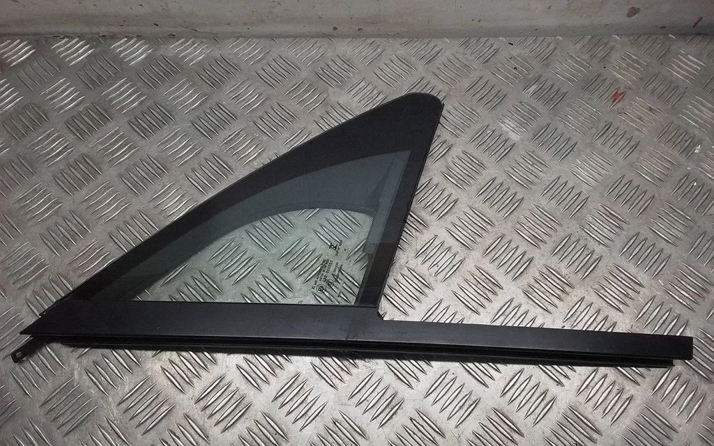 Front door vent window glass four-door – Porsche Macan (95B) (2019-)