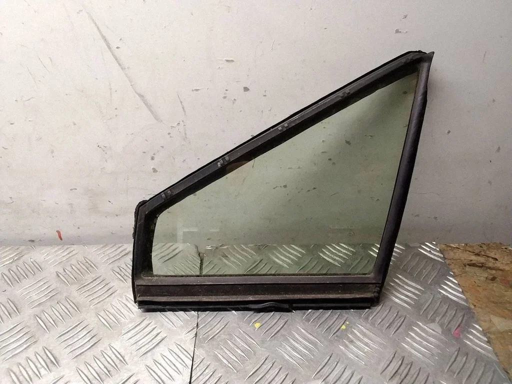Front door vent window glass four-door – Lexus RX 450H (2016-)