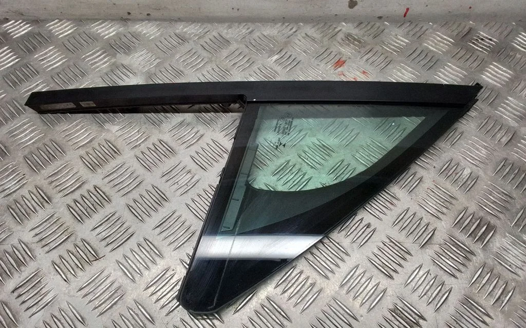 Front door vent window glass four-door – Porsche Macan (95B) (2019-)