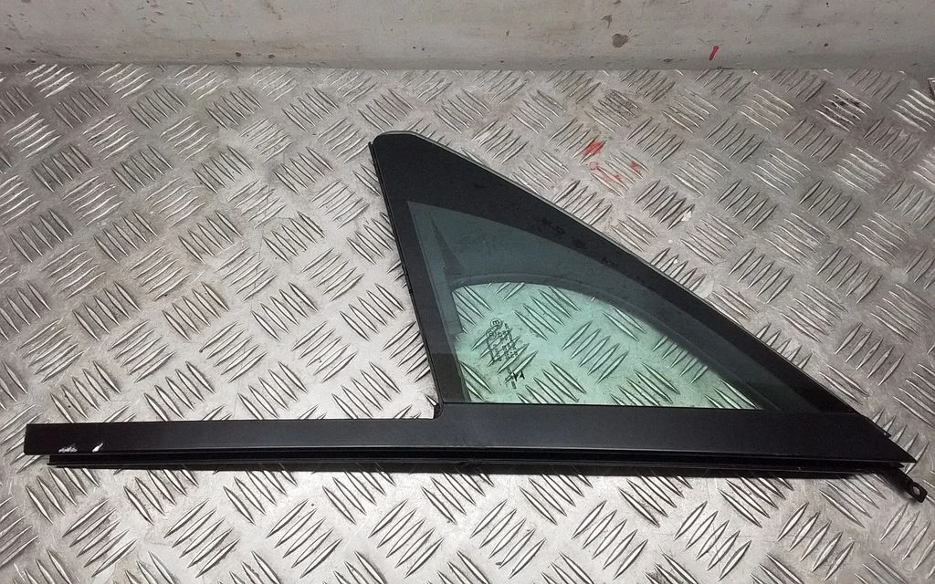 Front door vent window glass four-door – Porsche Macan (95B) (2019-)