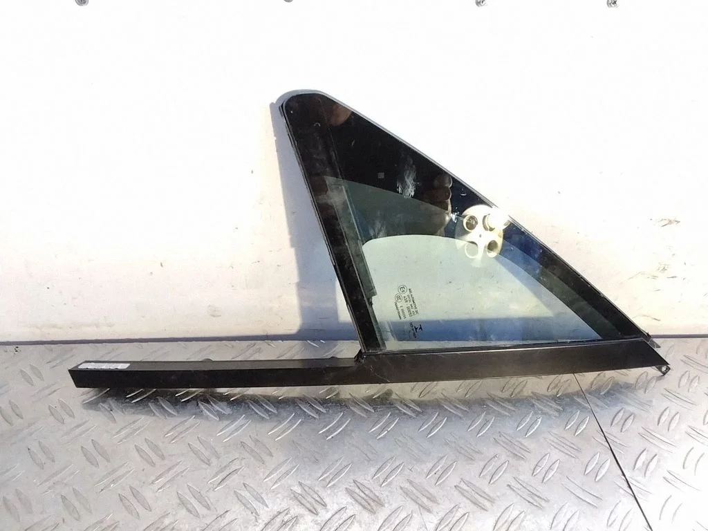 Front door vent window glass four-door – Porsche Macan (95B) (2014-2018)