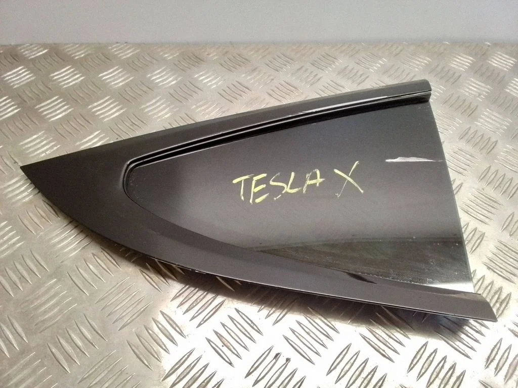 Väike „A" tagaukse klaas – Tesla Model X (2015-)