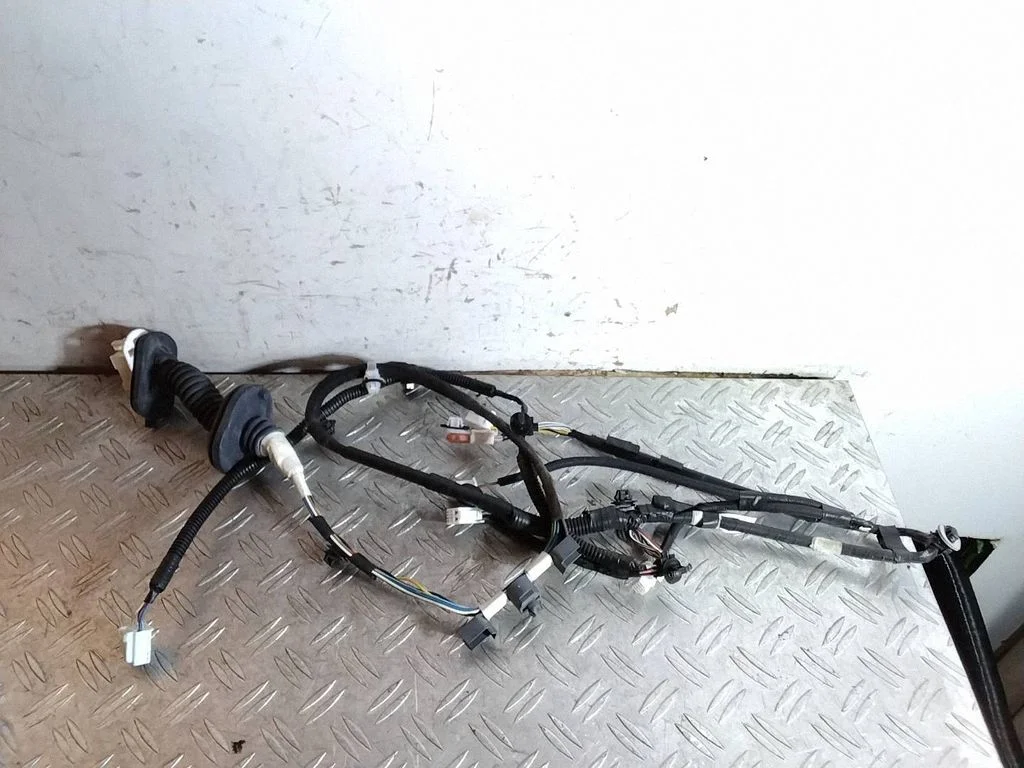 Tagaukse juhtmestik – Toyota Land Cruiser (J150) (2009-)