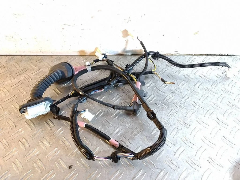 Tagaukse juhtmestik – Toyota Land Cruiser (J150) (2009-)