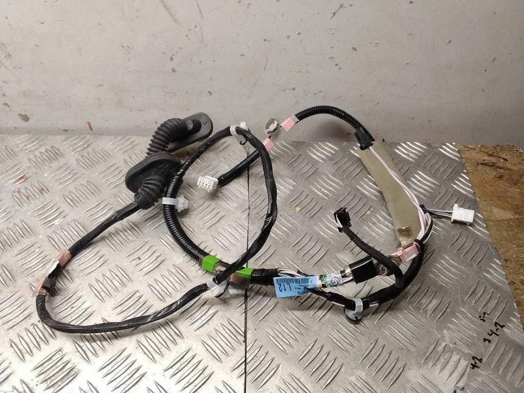 Rear door wiring loom – Toyota RAV 4 (XA50) (2018-)