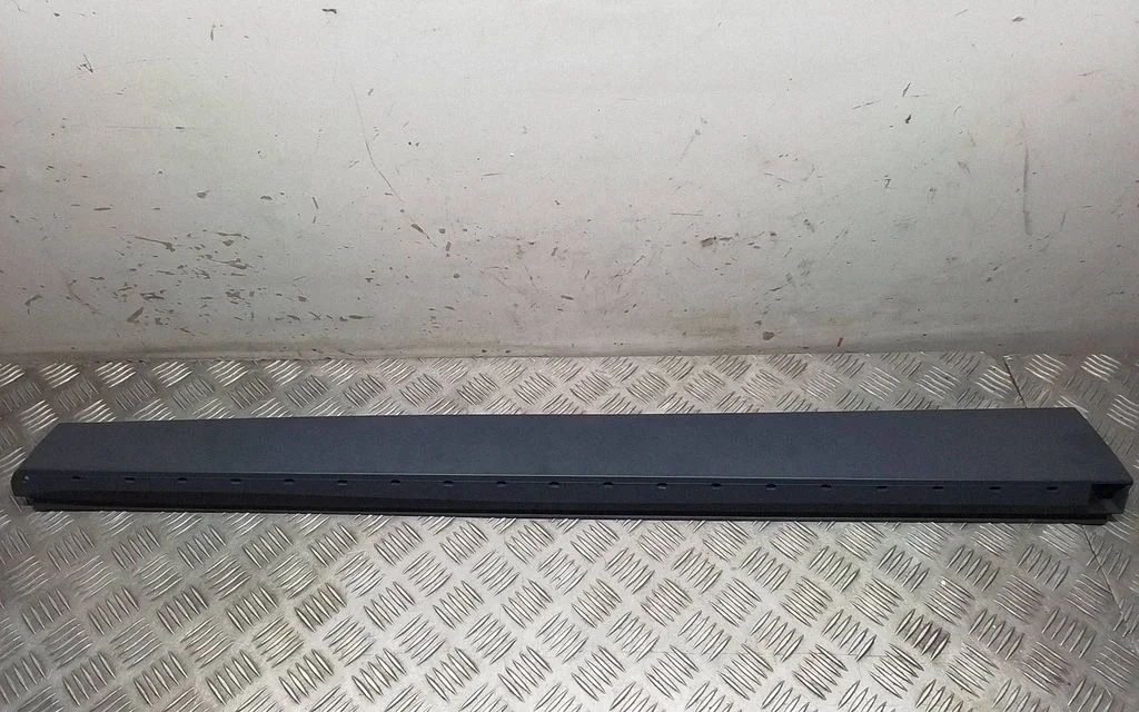 Listwa drzwi przednich 8048153