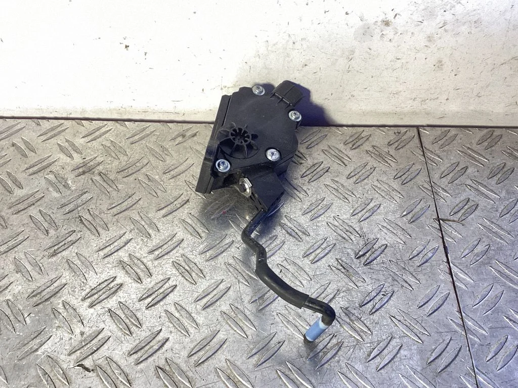 Gaasipedaal – Lexus IS III XE30 (2013-2020)
