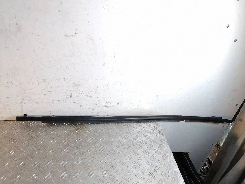 Tagaukse liist (mold) – Toyota Land Cruiser (J150) (2009-)