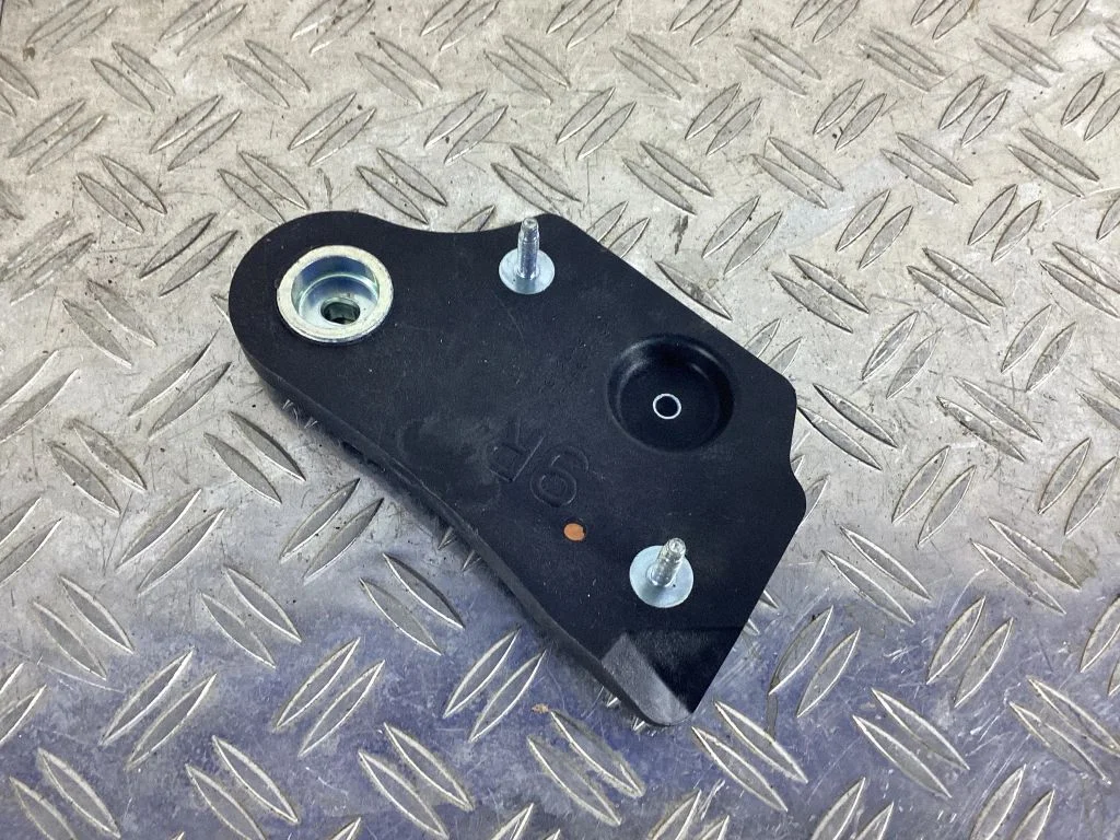 Accelerator throttle pedal bracket – Lexus RC (2014-)