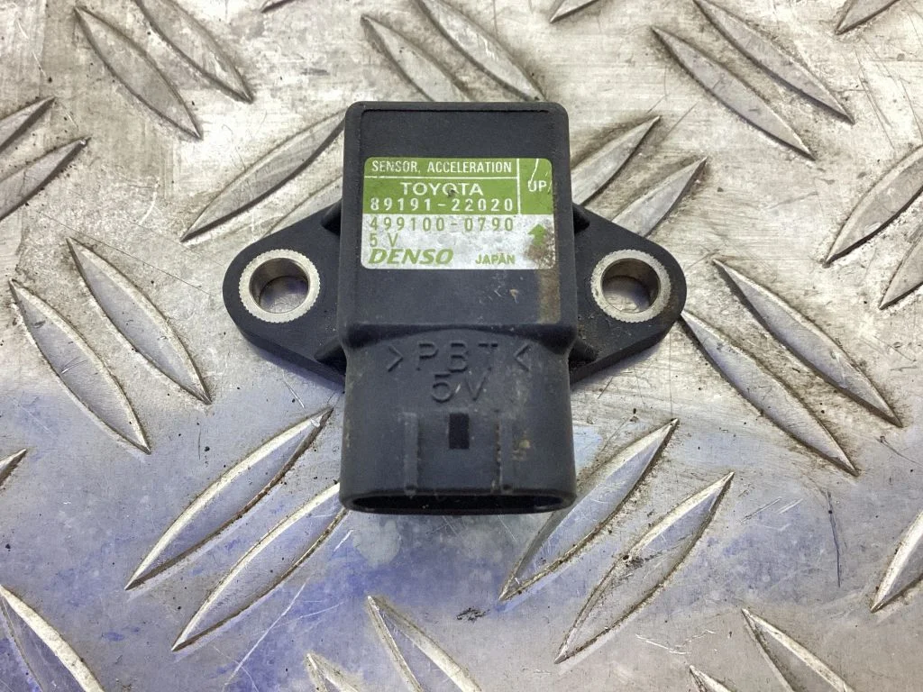Accelerator throttle pedal bracket – Lexus RX 450H (2016-)