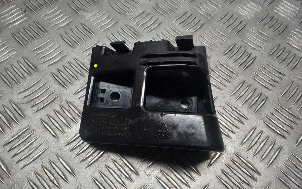 Bumper support mounting bracket corner – Tesla Model Y (2020-)